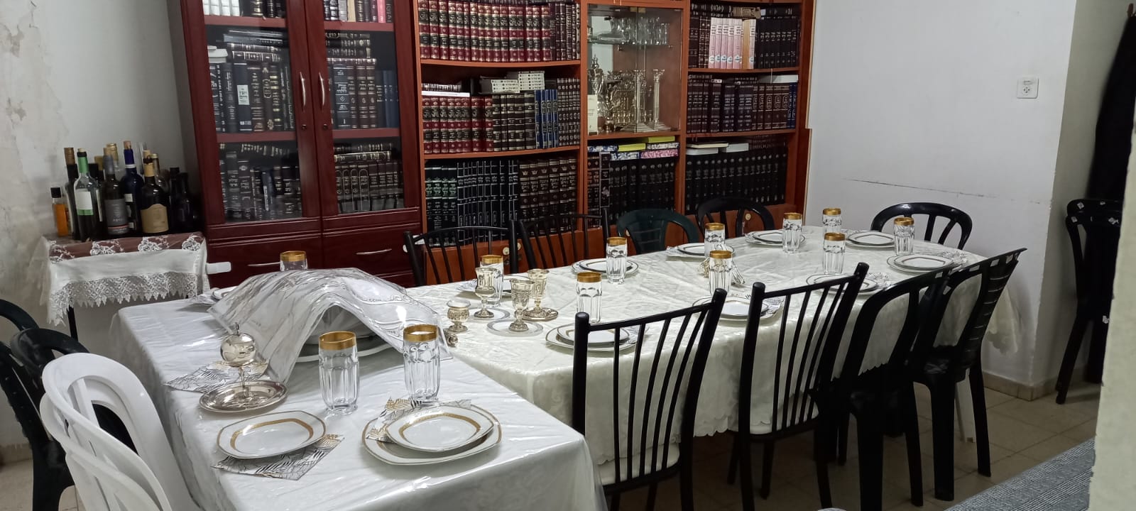 A Shabbos table fully prepared before Shabbos
